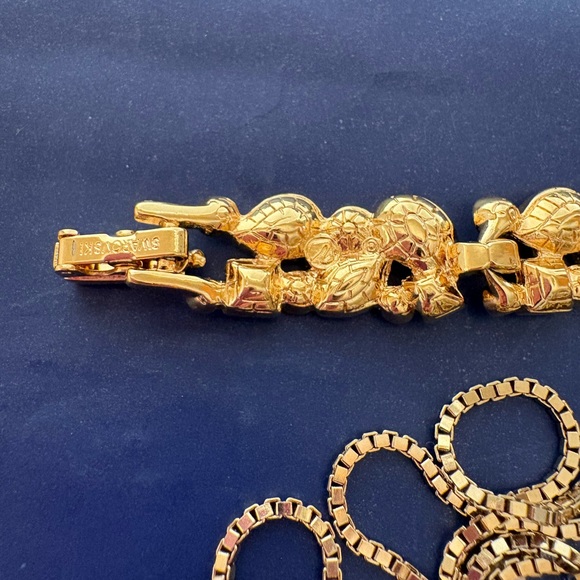 Swarovski Crystal Women's Bracelet, Chain and Earrings Set - Picture 6 of 7